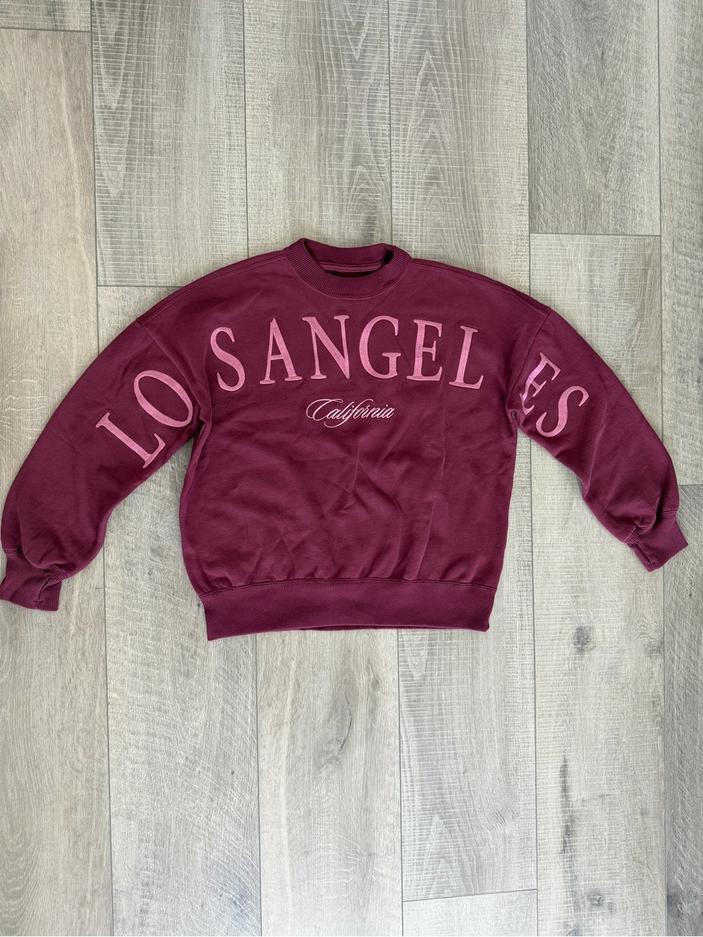 Abercrombie Appliqué Destination Los Angeles Deep Wine Crewneck Sweater